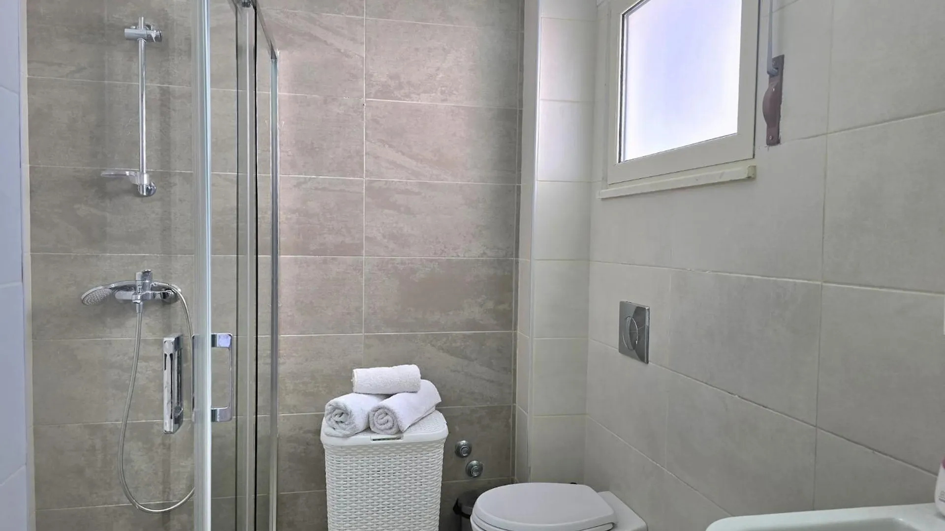 Apartment Modern Beachside Home With Dishwasher Plazhi San Pietro Albania